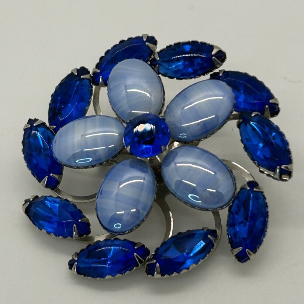 Vintage Blue Cabochon Brooch Rhinestone Floral Acrylic Plastics1940s-1950s Rivet - Picture 2 of 15